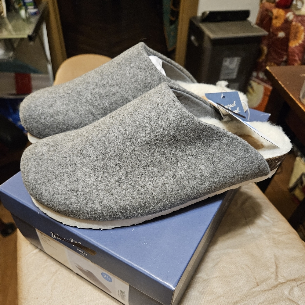 Universal Thread gray clog Bev Woman's Flats Size 9